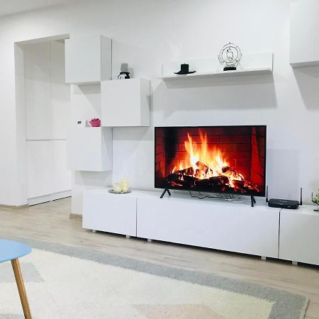 Comfy Apartment - Free Private Parking,Ac,Wi-Fi Carei Exterior foto