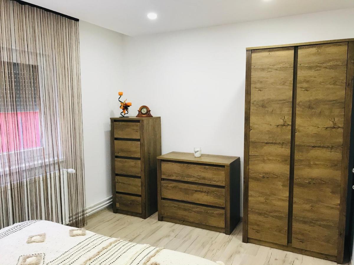 Comfy Apartment - Free Private Parking,Ac,Wi-Fi Carei Exterior foto