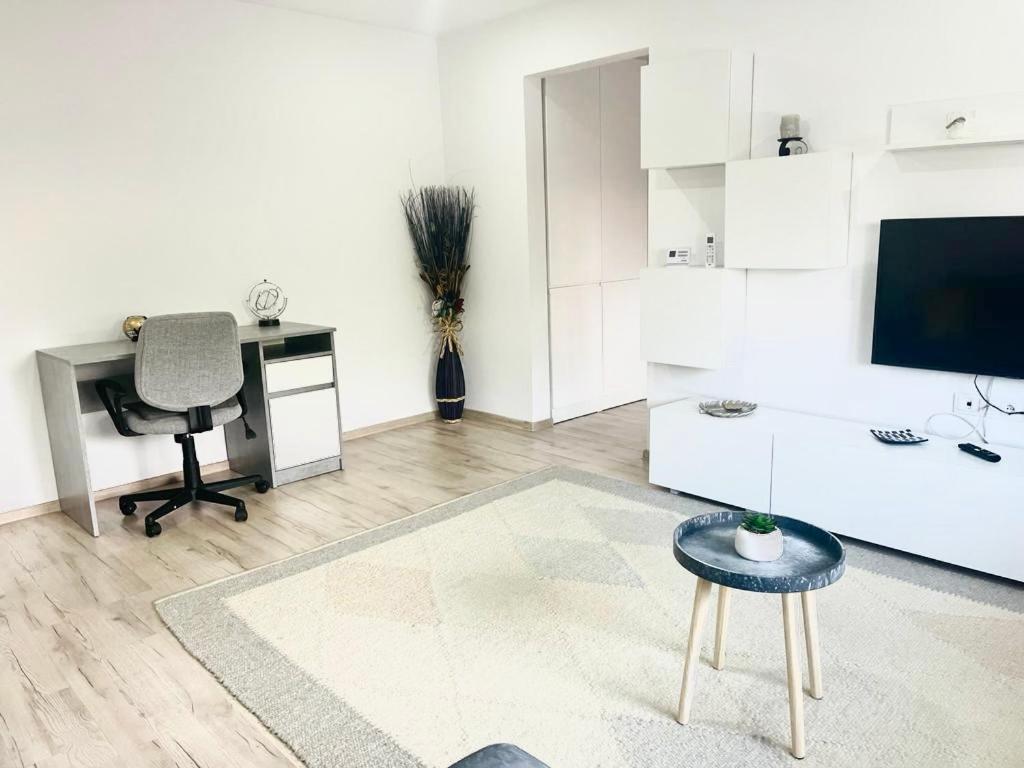 Comfy Apartment - Free Private Parking,Ac,Wi-Fi Carei Exterior foto
